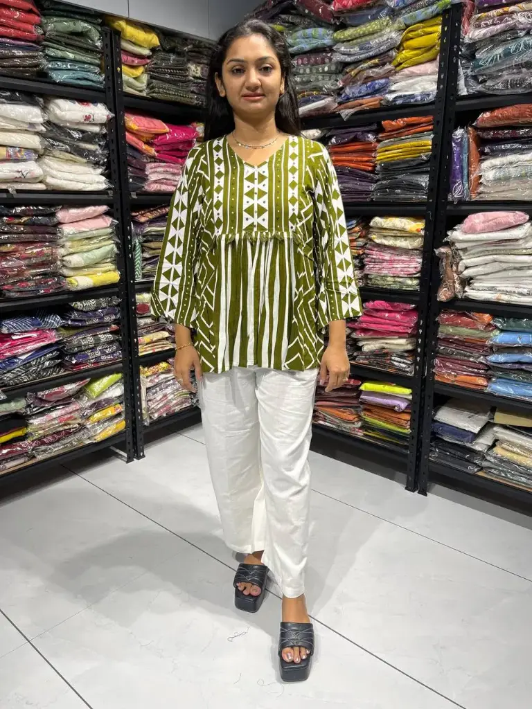 Mahendi & White Geometric V-Neck Rayon Tunic Top