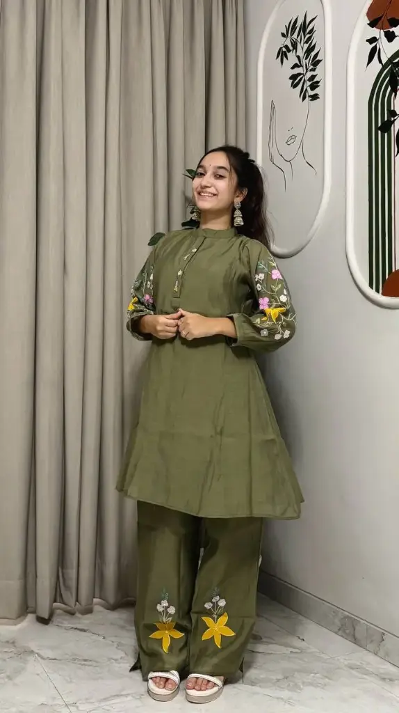 Mehndi Bloom Embroidered Chanderi Cord Set