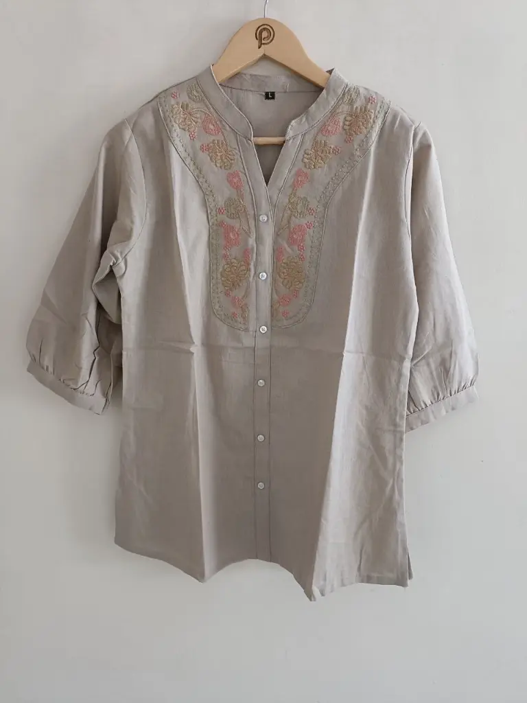 Sand Bloom Embroidered Cotton Top