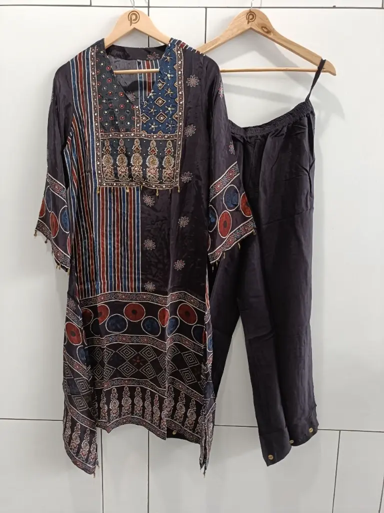 Midnight Heritage Ajrakh Fish-Cut Set