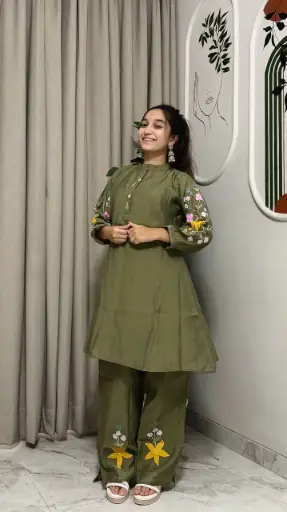 Mehndi Bloom Embroidered Chanderi Cord Set