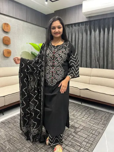 Noir Bandhani Mirror Cotton Set