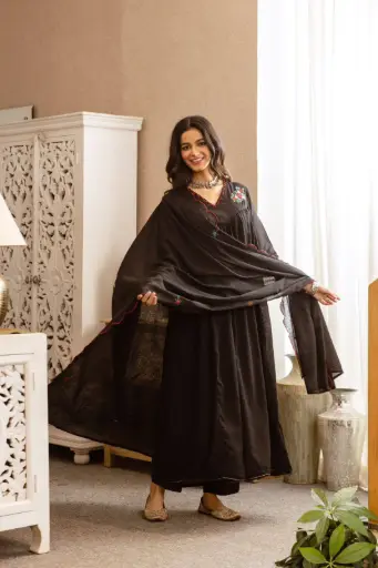 Noir Elegance Embroidered Kurta Set