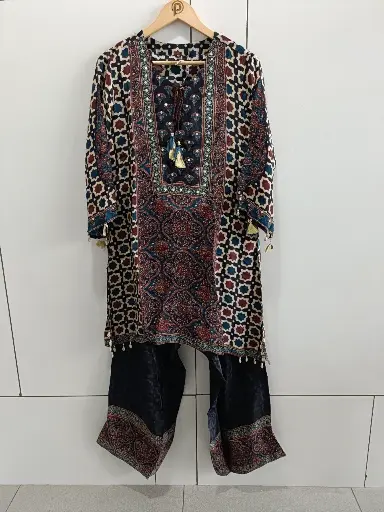 Heritage Fusion Ajrakh Fish-Cut Set