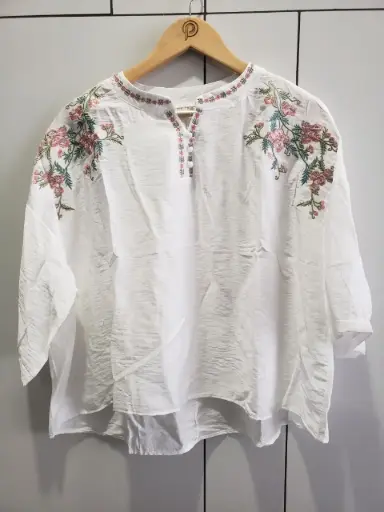 [2495] Floral Embroidered White Soft Linen Free Size Top
