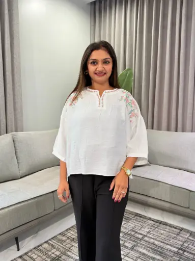 [2495] Floral Embroidered White Soft Linen Free Size Top