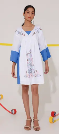 [2547] White & Royal Blue Floral Embroidered Cotton Tunic