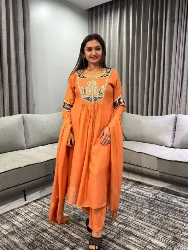[2632] Elegant Heritage Banarasi Mull Chanderi Kurta Set