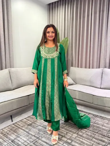 [3021] Emerald Green Hand-Worked Russian Silk Kurta Set