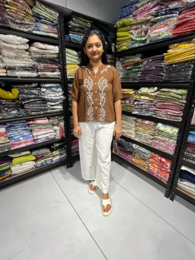 [608L] Brown Leaf Embroidery Top