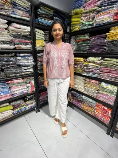 [610L] Pink Leaf Embroidery Top